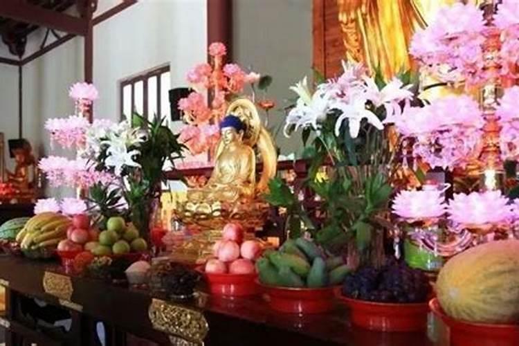 水中放花灯是什么节日