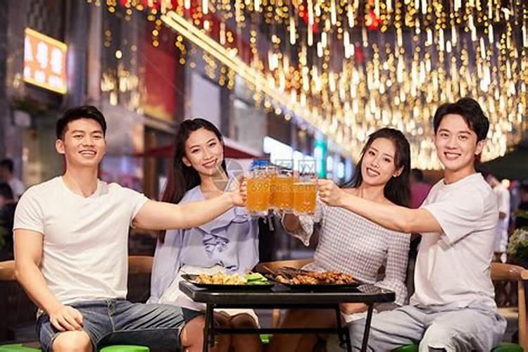 梦见很多人一起吃烧烤是什么意思