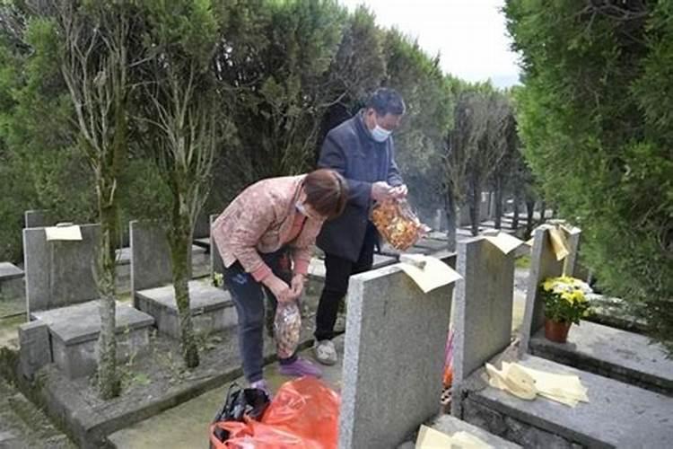 中元节坟上能加土吗 七月十五上坟需要添土吗