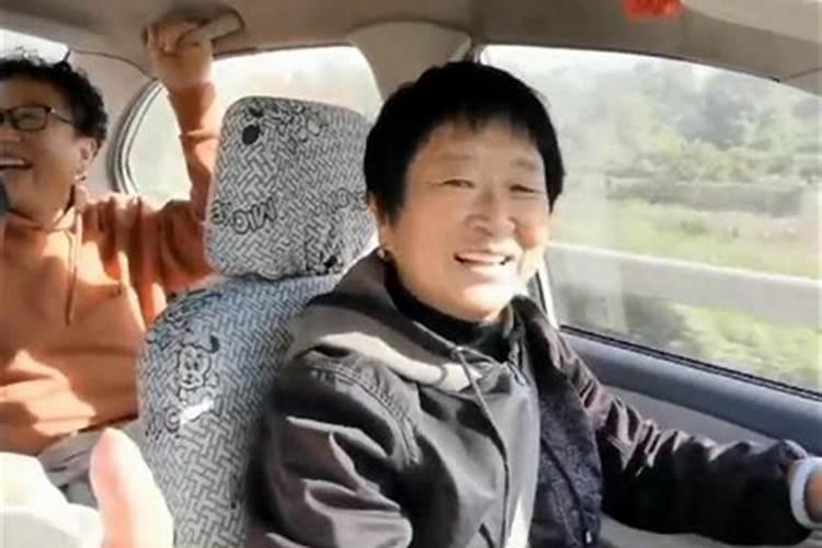财神手把件适合把玩吗？