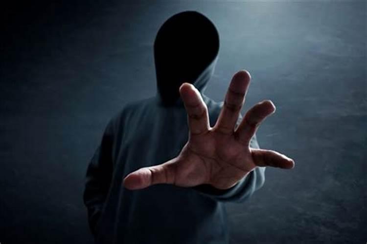 梦见陌生人闯进家里预示着什么？有什么特殊意思？