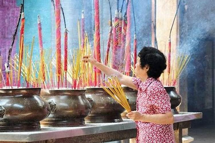 女人梦见上香香断了什么预兆