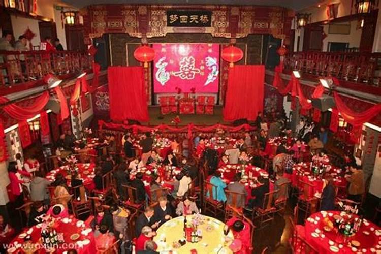 梦见参加别人的婚礼吃饭是什么预兆
