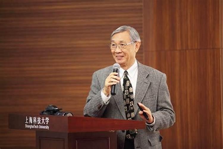 有没有关于八月十五摇火把的作文是400多字颖上的