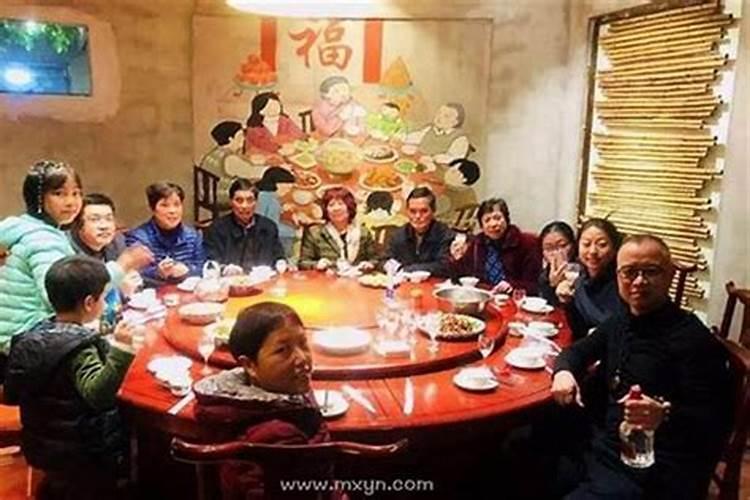 梦见许多人吃酒席什么预兆