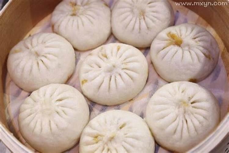 梦见蒸包子,到锅后全都不好,露馅