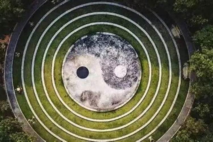 一个人换了住的地方不顺,是住的地方风水不好还是自己撞鬼了？