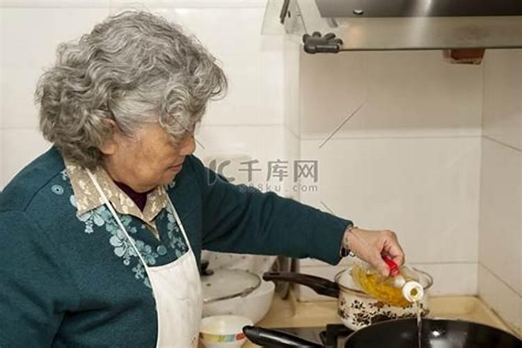 梦见奶奶在做吃的的预兆