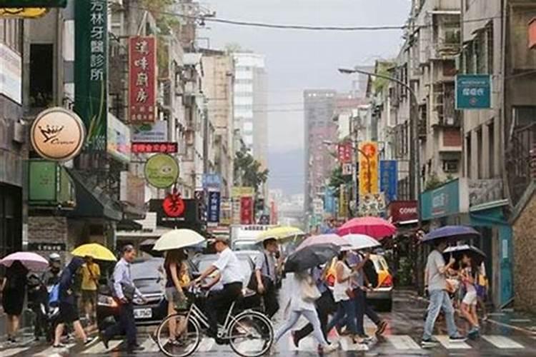 除夕雷雨是什么意思？