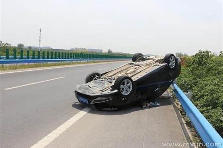 梦见自己和仇人在一起代表什么