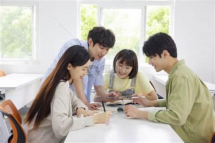 梦见教室和同学的场景代表什么？