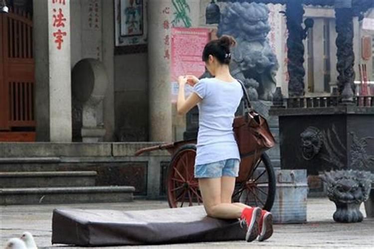 梦见给死去的人行跪拜礼