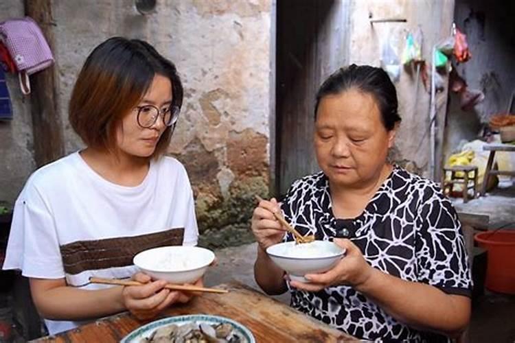 女人梦到死去的长辈还活着