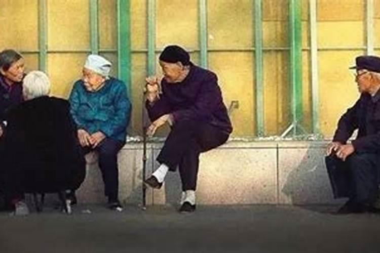 梦见死去的老人生病的预兆