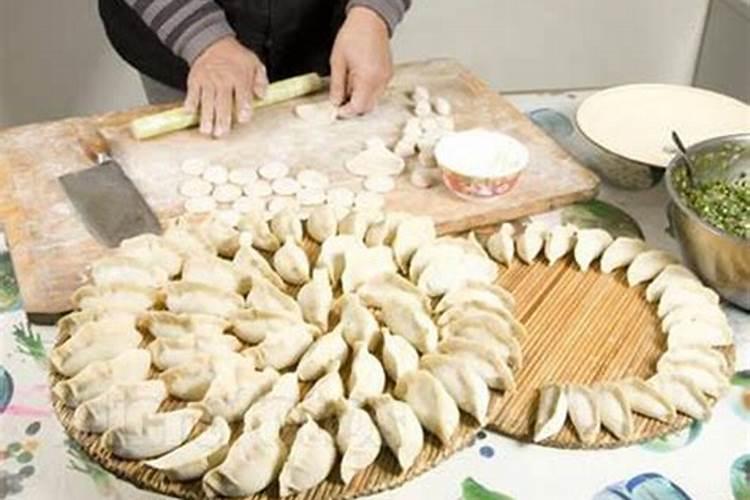 梦见四周全是水