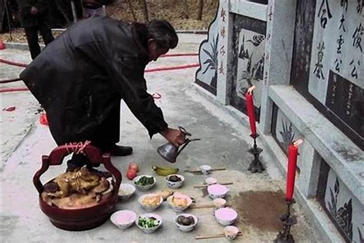 东北七月十五上坟买什么供品好 东北七月十五上坟适合买什么