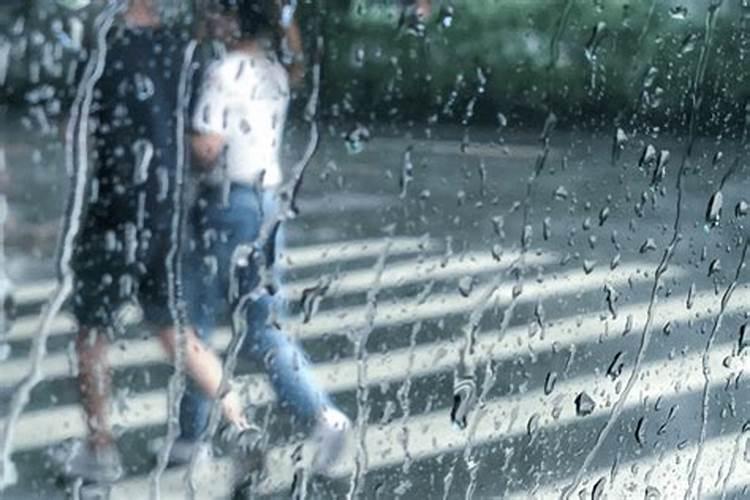 梦见下雨到处都是水是什么意思