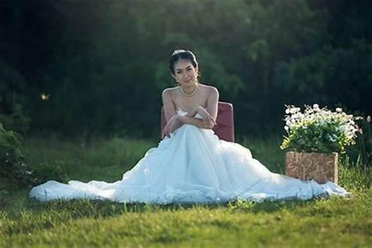 梦见老婆光着身子没穿衣服的预兆