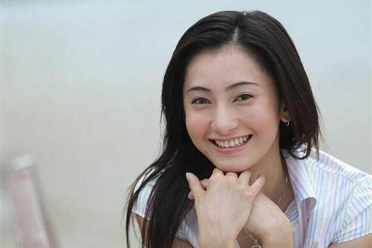 梦见喜欢的女孩对自己笑的预兆