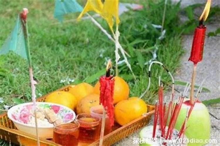 中元节上坟摆什么贡品的呢 中元节上坟带什么贡品