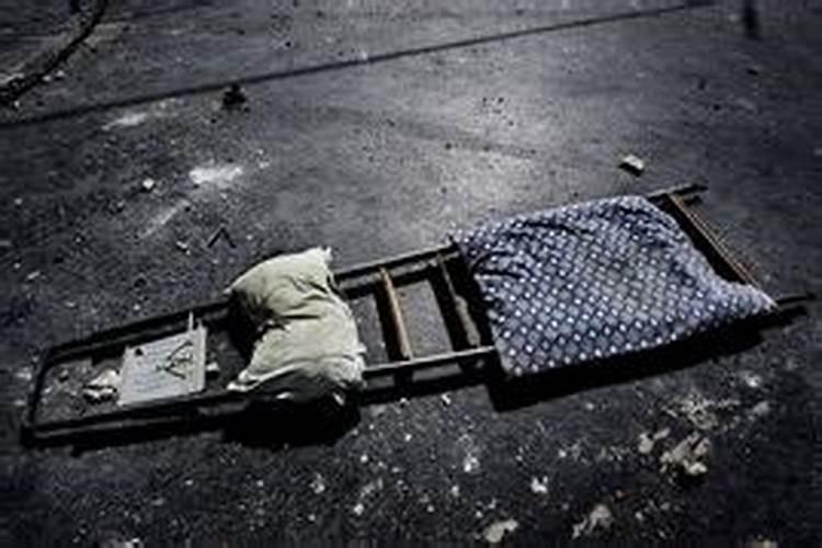 梦见发梦有人抬着死人的预兆