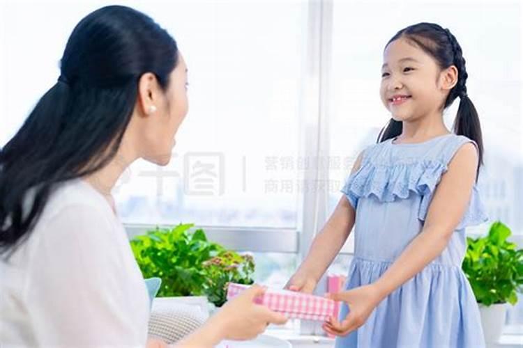 昨晚梦见女儿死了,然后我在她的墓地里一直哭。有什么寓意？