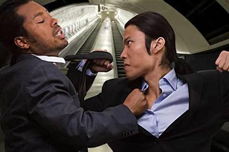 我是哥哥,我最近总是梦到自己的表妹被别人欺负,我去教训那个欺负她的人...
