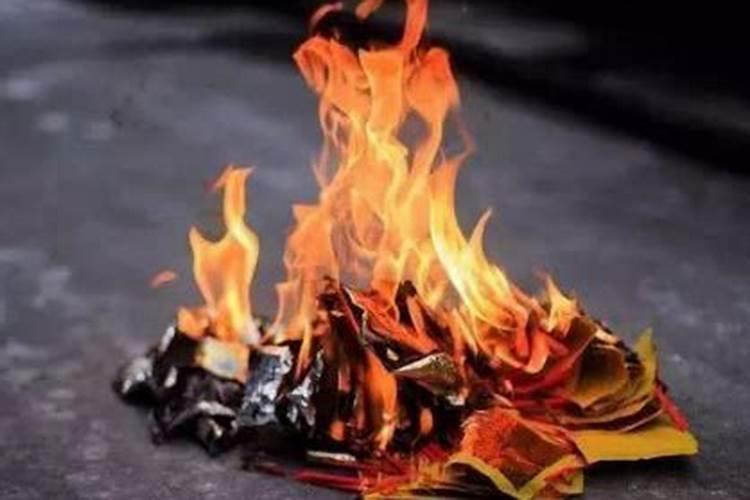 梦见在山上挖土挖出死人的预兆