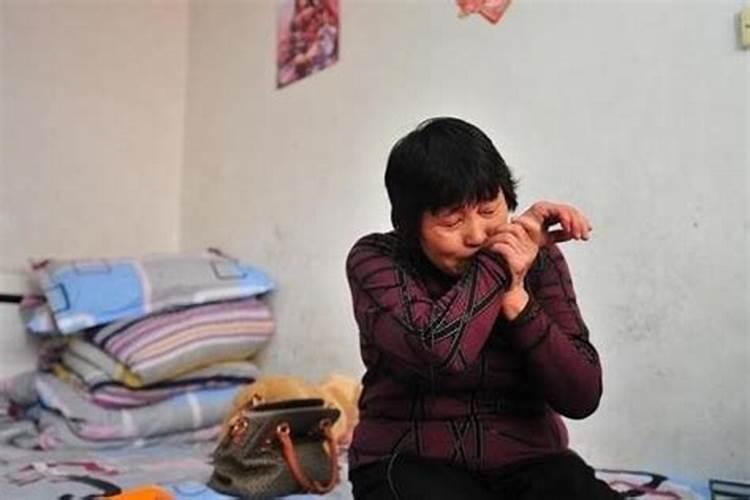 母亲在本命年正月过世子女能戴孝吗？