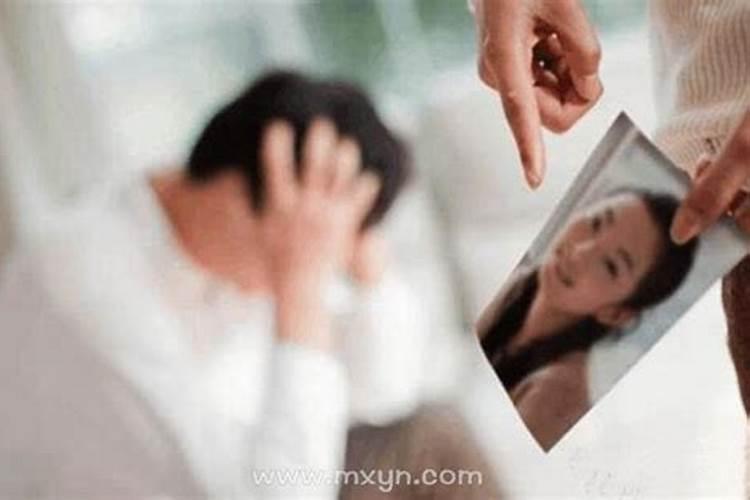 梦见自己与别人亲吻被爱人看见