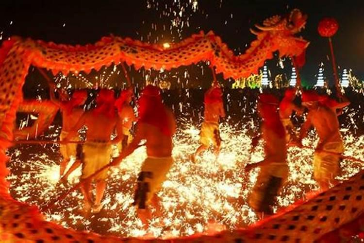 梦见满满的水的预兆