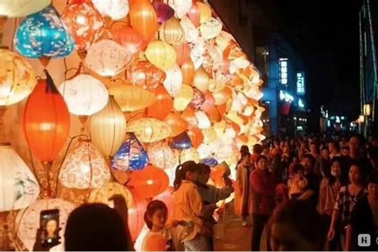 灯笼挂一个好还是两个好