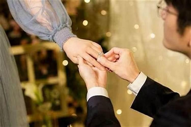 八字不合的两个人真的不能结婚吗