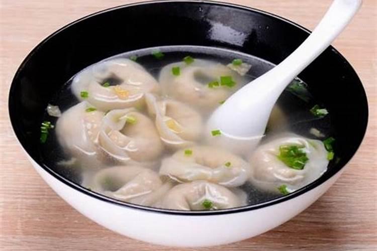 北方有宰羊、吃饺子、吃馄饨习俗,南方有吃冬至米团、长线面的习惯...