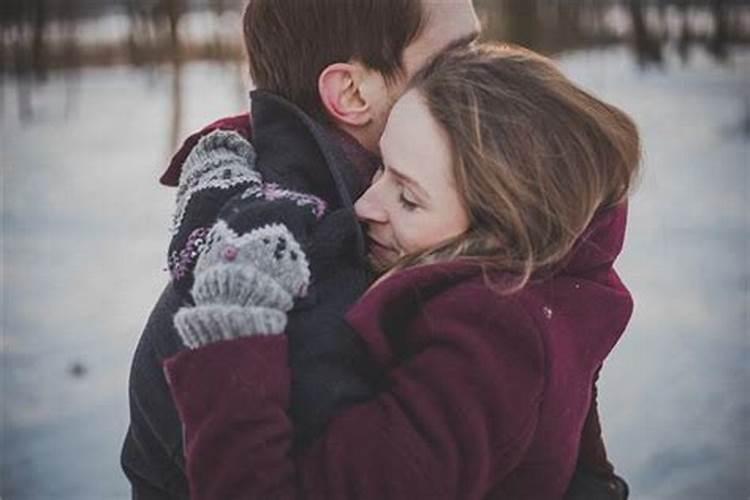 梦见别人拥抱自己老婆的预兆