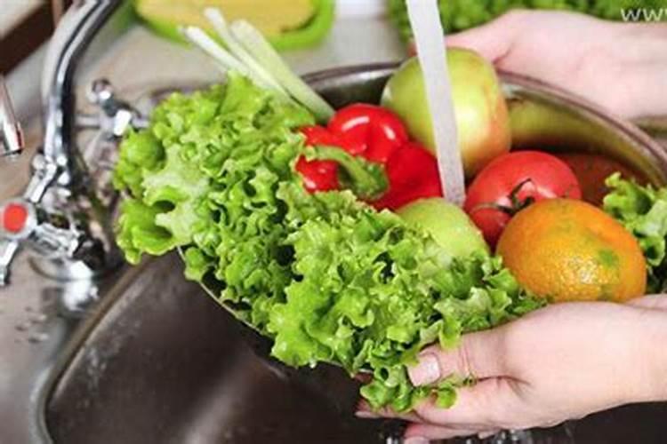 梦见水池洗菜是什么意思？