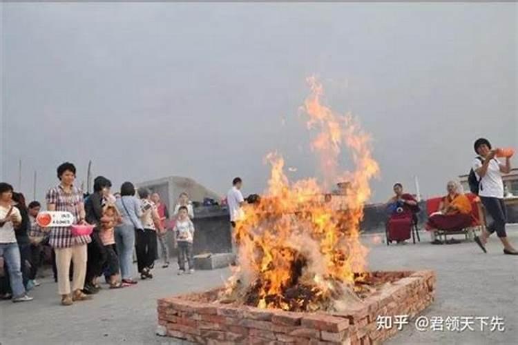 藏传佛教人士在物质上助人的方法