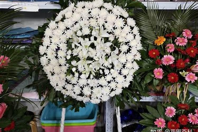 清明节上坟买什么颜色的花