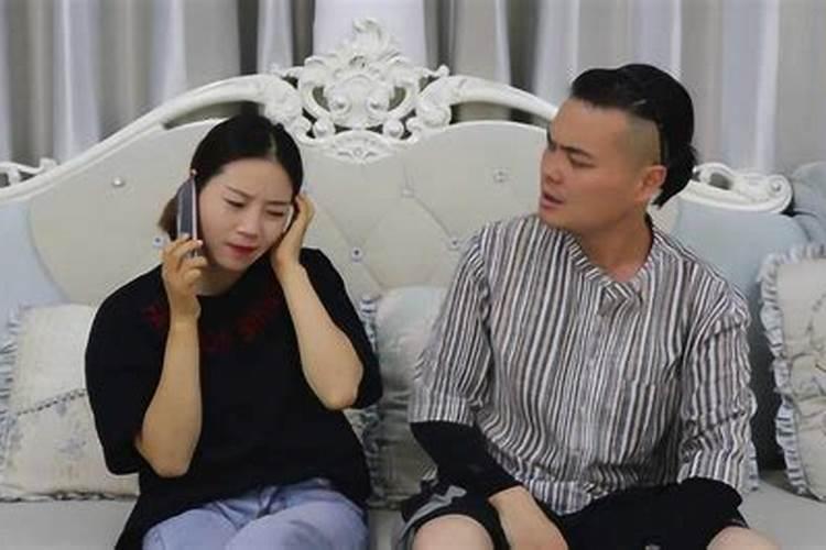 偷偷查看老公的手机,我后悔了