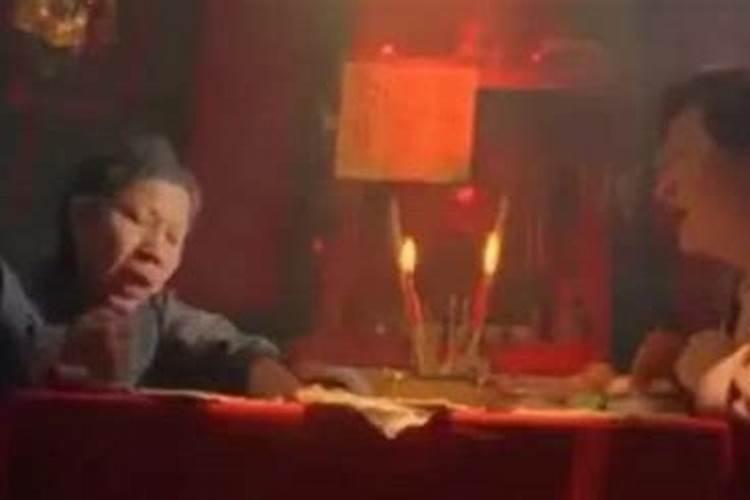 把经念在黄纸上,烧给先人