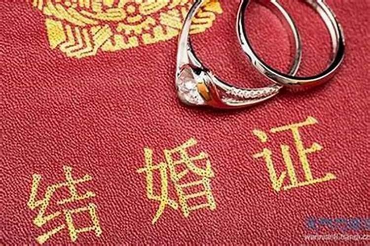 梦见和新公司的女老板交谈甚欢的预兆