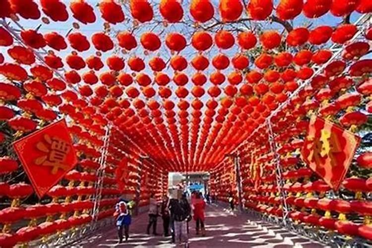 青岛初二为什么放鞭炮