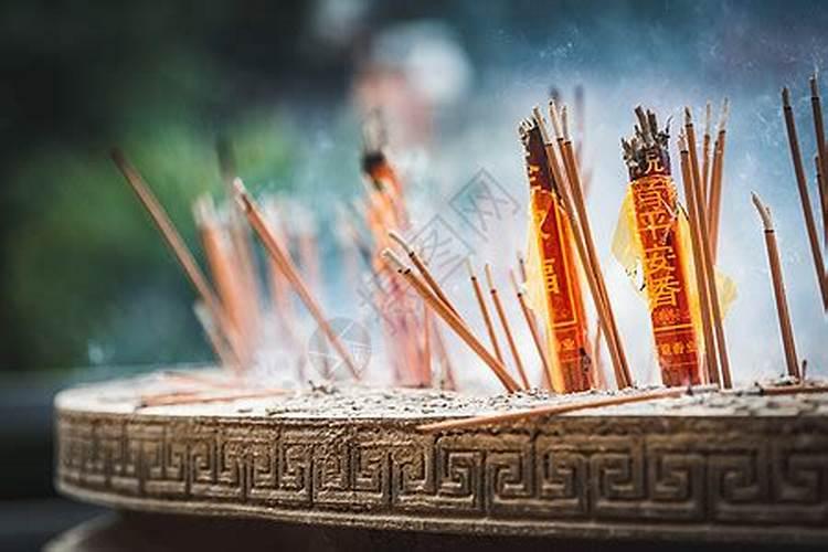 梦见去墓地祭拜