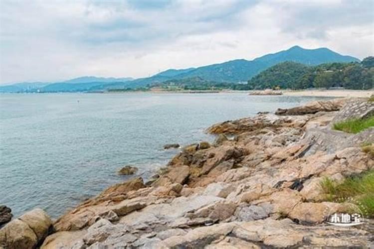 海口哪里可以赶海,清明节假期去人多不多,最好是人少可以自由玩的那种...