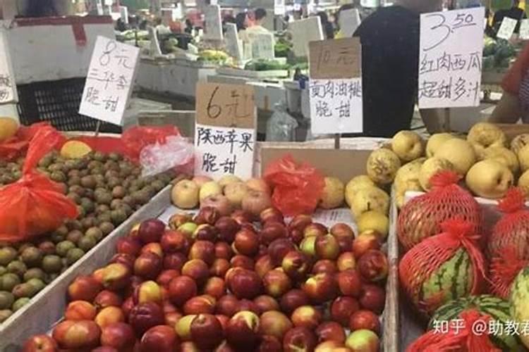 2024年正月初二上坟带什么贡品 上坟需要注意什么