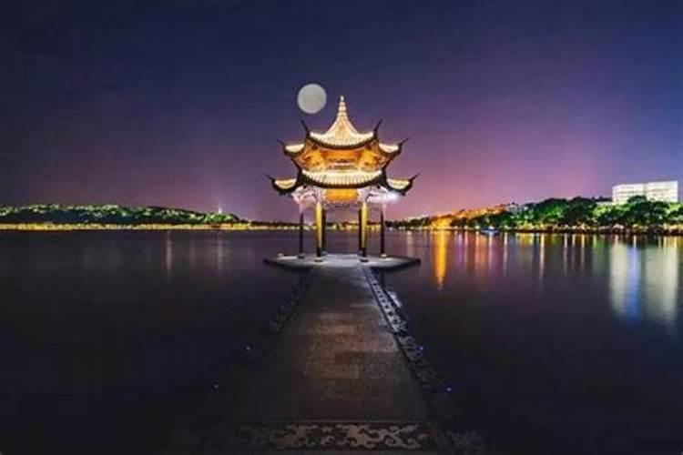 梦见马蜂成群叮我的预兆