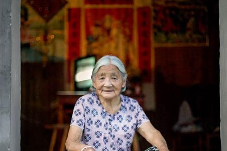 梦见公公婆婆一家住在我外婆家