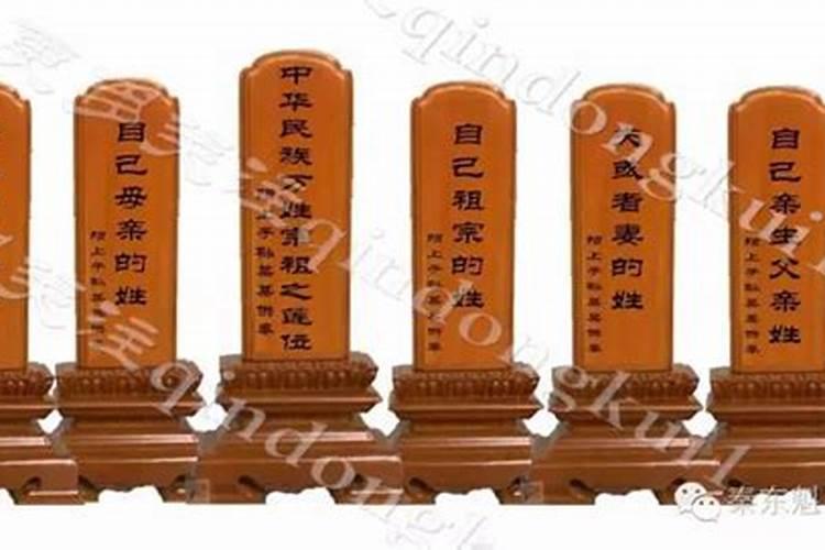 梦见天空游着一天红鲤鱼很大遮满天空,我还用手机给拍了下来,后来又看见...