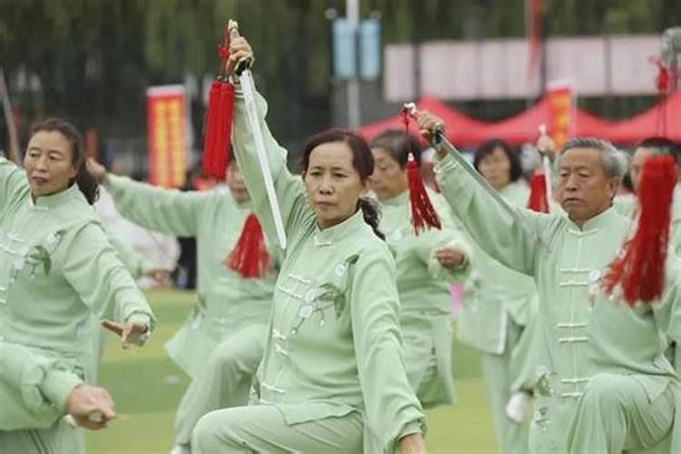 梦到和女同事,怎么回事,平时也不是太熟