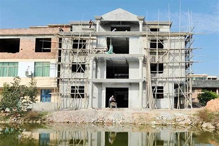 梦见死去的爷爷要装修我家房子.他说要住一间